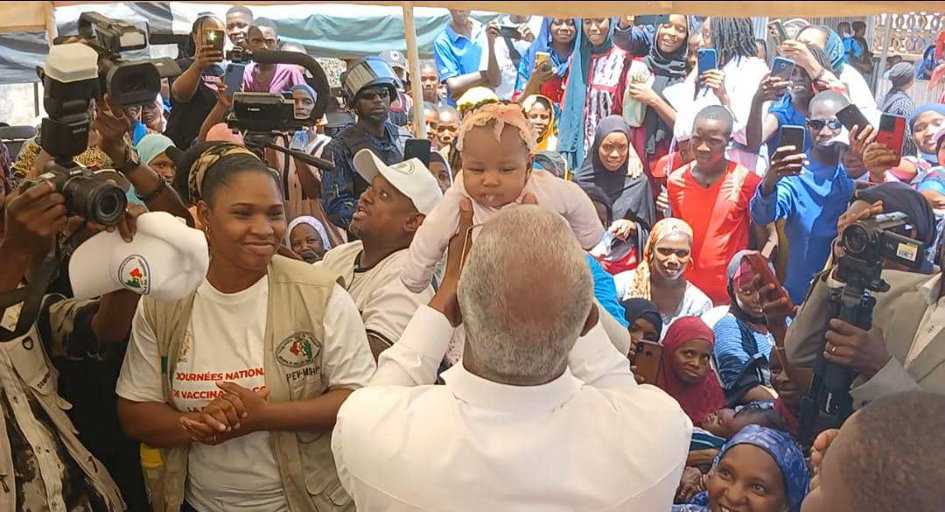 Labé : Le Premier ministre et le ministre de la Santé lancent la vaccination contre la poliomyélite Labé : Le Premier ministre et le ministre de la Santé lancent la vaccination contre la poliomyélite